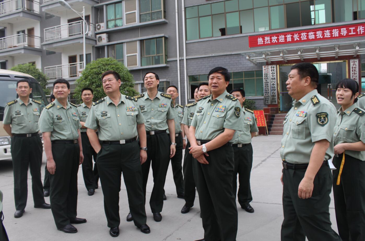 2011年5月，廣州軍區(qū)副司令員王治民將軍視察預(yù)備役建設(shè).JPG